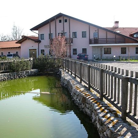 Villa Bajta Fattoria Carsica Baita Exterior foto