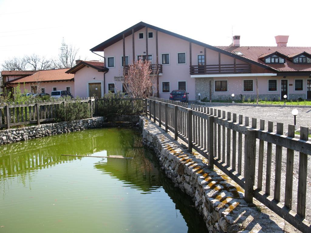 Villa Bajta Fattoria Carsica Baita Exterior foto